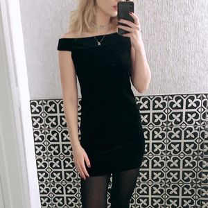 Off the shoulder body con cocktail dress